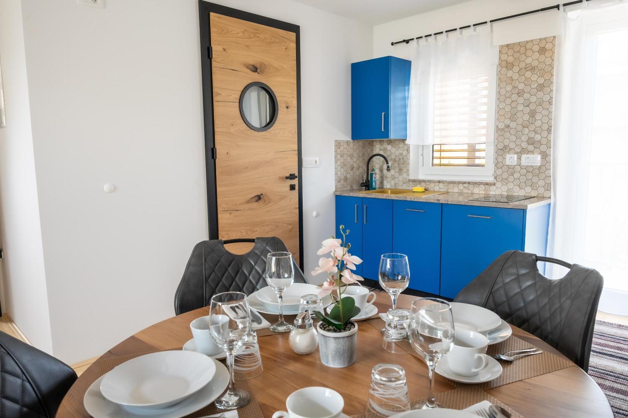 Island Apartments Izola Bagian luar foto