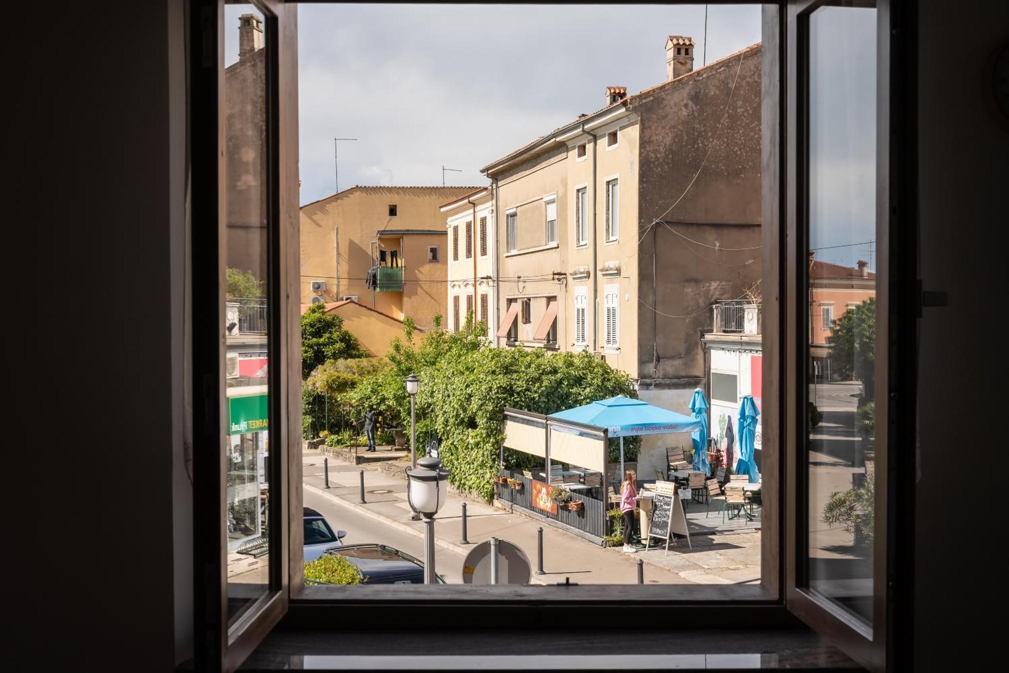 Island Apartments Izola Bagian luar foto